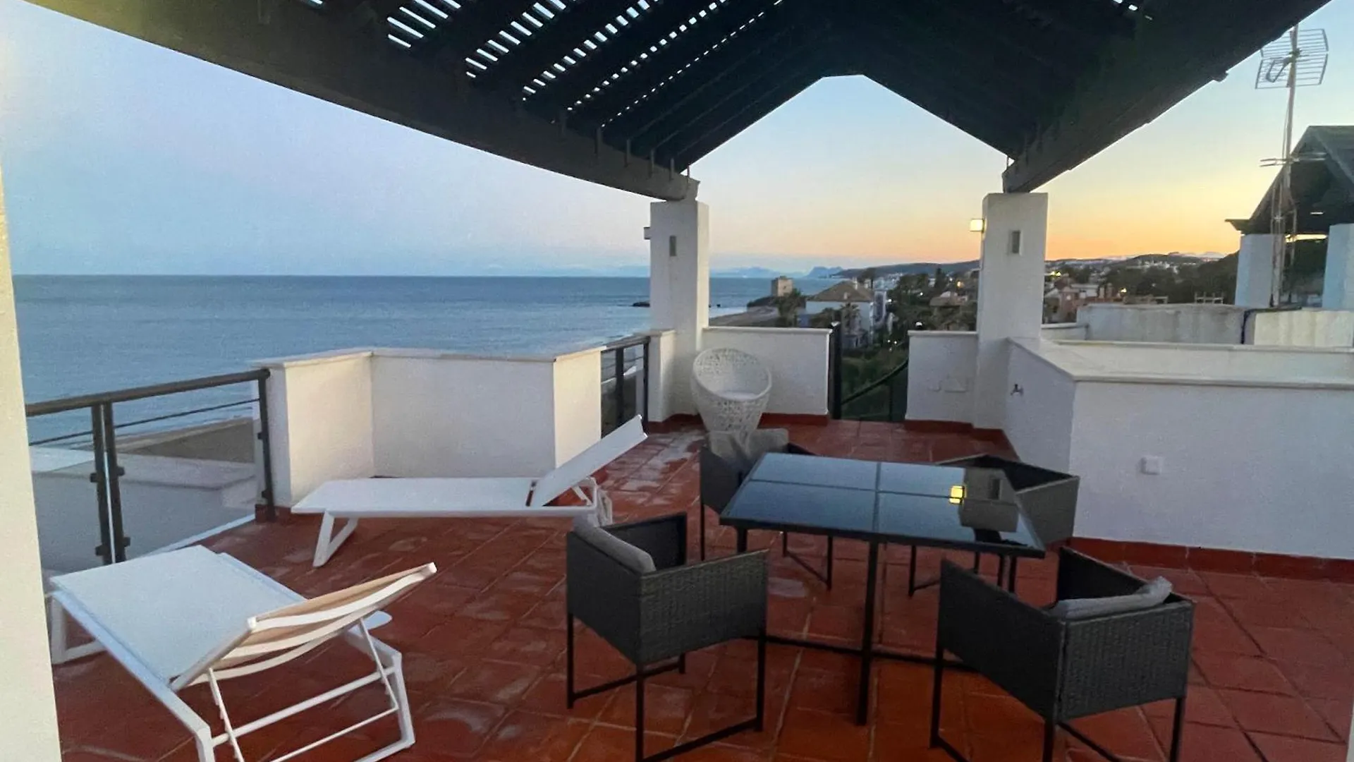 Lejlighed Exclusive Luxury Frontline Beach Penthouse Casares Del Mar - Estepona